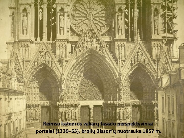 Reimso katedros vakarų fasado perspektyviniai portalai (1230– 55), brolių Bisson’ų nuotrauka 1857 m. Reimso katedros vakarų fasado perspektyviniai portalai (1230– 55), brolių Bisson’ų nuotrauka 1857 m.