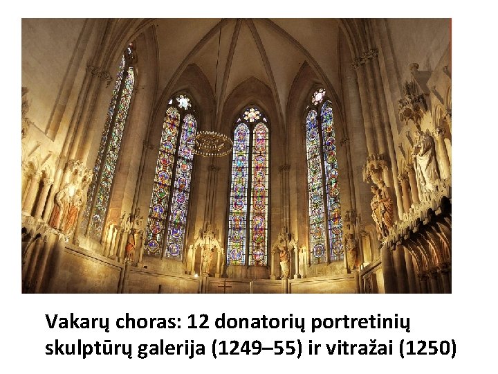 Vakarų choras: 12 donatorių portretinių skulptūrų galerija (1249– 55) ir vitražai (1250) Vakarų choras: 12 donatorių portretinių skulptūrų galerija (1249– 55) ir vitražai (1250)