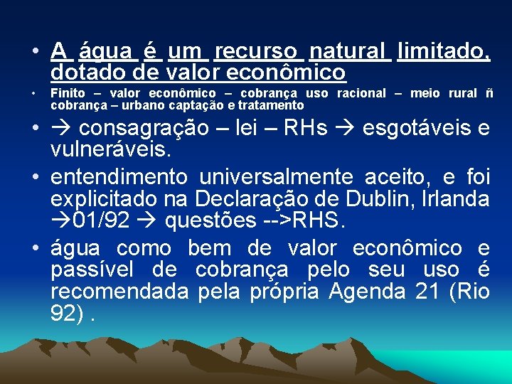  • A água é um recurso natural limitado, dotado de valor econômico •