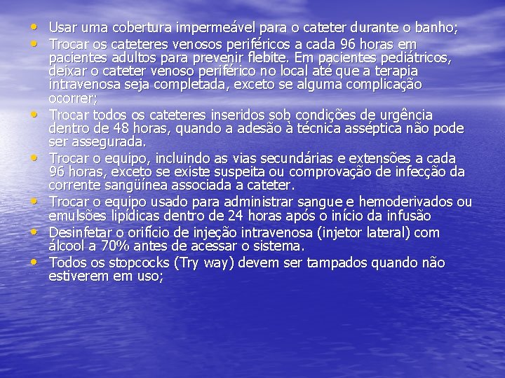 • Usar uma cobertura impermeável para o cateter durante o banho; • Trocar • Usar uma cobertura impermeável para o cateter durante o banho; • Trocar