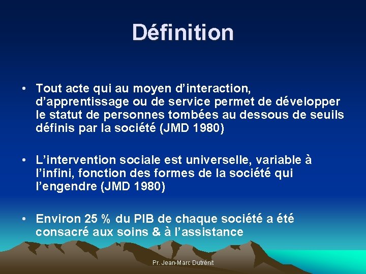 Définition • Tout acte qui au moyen d’interaction, d’apprentissage ou de service permet de