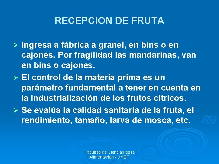 RECEPCION DE FRUTA Ingresa a fábrica a granel, en bins o en cajones. Por