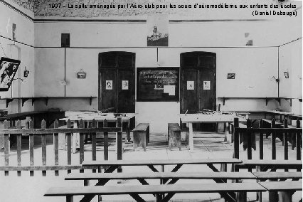 1937 – La salle aménagée par l ’Aéro-club pour les cours d’aéromodélisme aux enfants