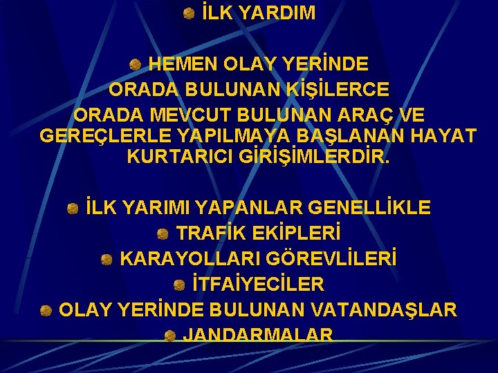 İLK YARDIM HEMEN OLAY YERİNDE ORADA BULUNAN KİŞİLERCE ORADA MEVCUT BULUNAN ARAÇ VE GEREÇLERLE