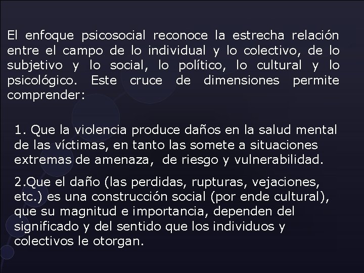 El enfoque psicosocial reconoce la estrecha relación entre el campo de lo individual y El enfoque psicosocial reconoce la estrecha relación entre el campo de lo individual y