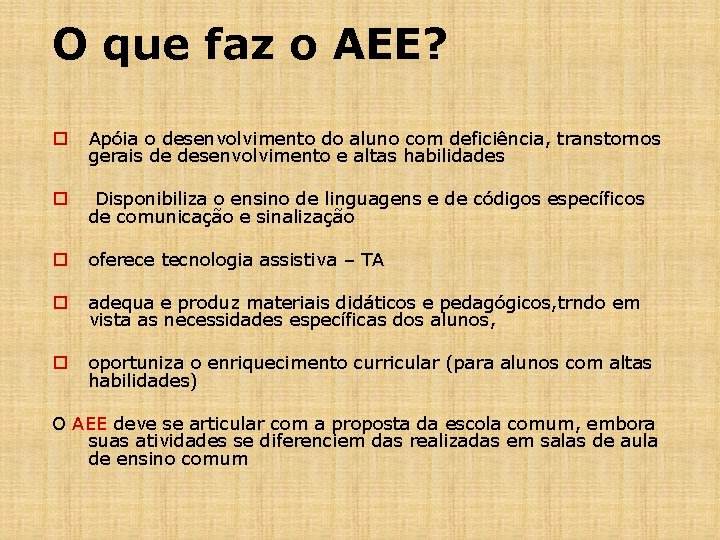 O que faz o AEE? o Apóia o desenvolvimento do aluno com deficiência, transtornos