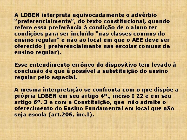 A LDBEN interpreta equivocadamente o advérbio “preferencialmente”, do texto constitucional, quando refere essa preferência