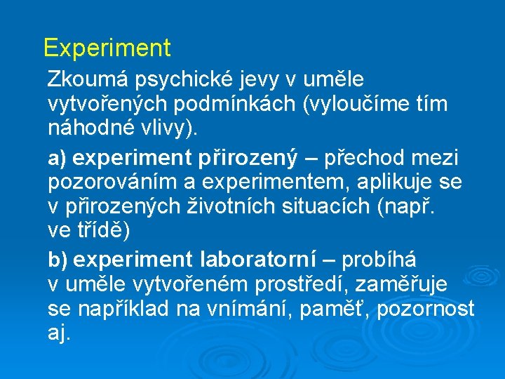 Experiment Zkoumá psychické jevy v uměle vytvořených podmínkách (vyloučíme tím náhodné vlivy). a) experiment