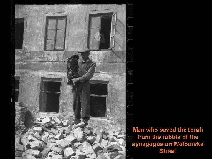 Man who saved the torah from the rubble of the synagogue on Wolborska Street