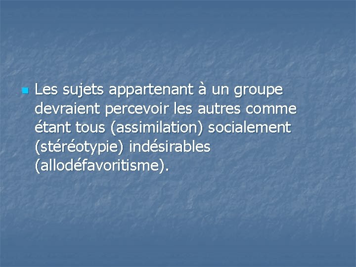 n Les sujets appartenant à un groupe devraient percevoir les autres comme étant tous