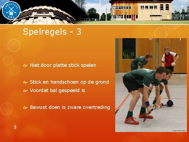 Spelregels - 3 Niet door platte stick spelen Stick en handschoen op de grond