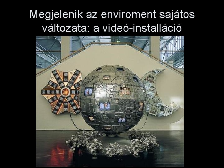 Megjelenik az enviroment sajátos változata: a videó-installáció Megjelenik az enviroment sajátos változata: a videó-installáció