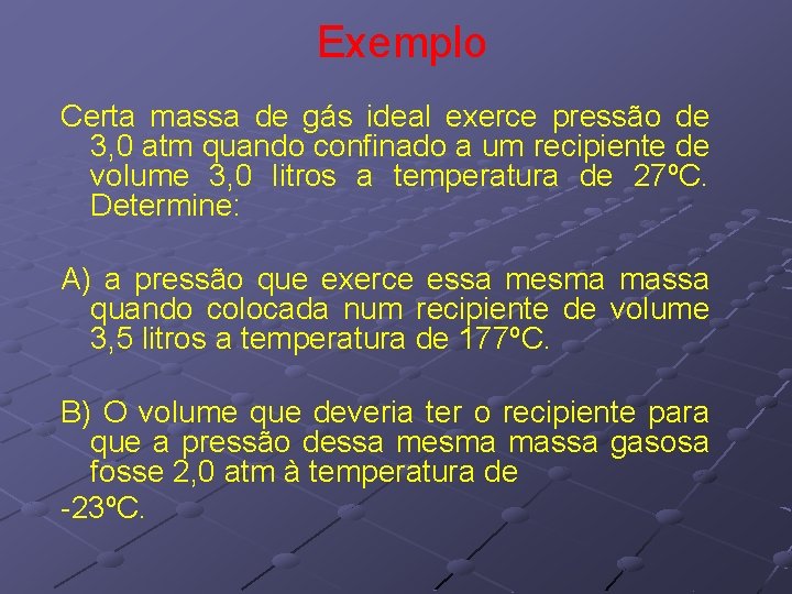 Exemplo Certa massa de gás ideal exerce pressão de 3, 0 atm quando confinado Exemplo Certa massa de gás ideal exerce pressão de 3, 0 atm quando confinado
