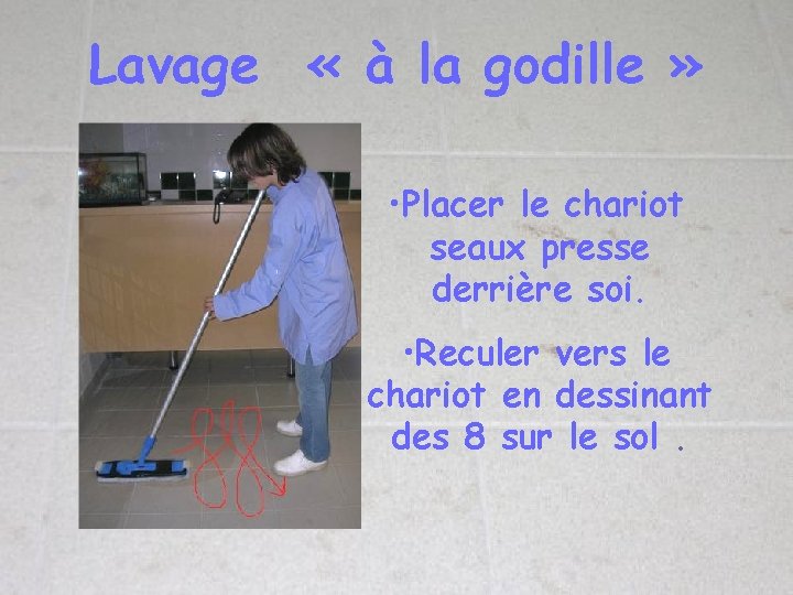 Lavage « à la godille » • Placer le chariot seaux presse derrière soi.