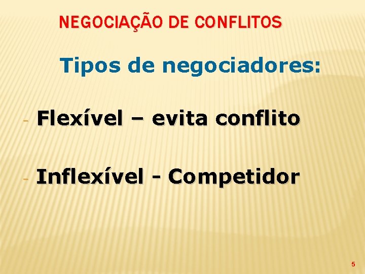 NEGOCIAÇÃO DE CONFLITOS Tipos de negociadores: - Flexível – evita conflito - Inflexível -