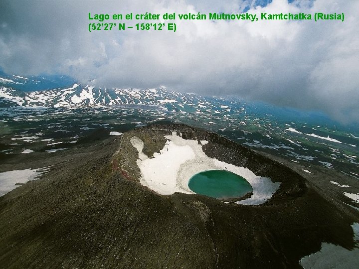 Lago en el cráter del volcán Mutnovsky, Kamtchatka (Rusia) (52’ 27’ N – 158’