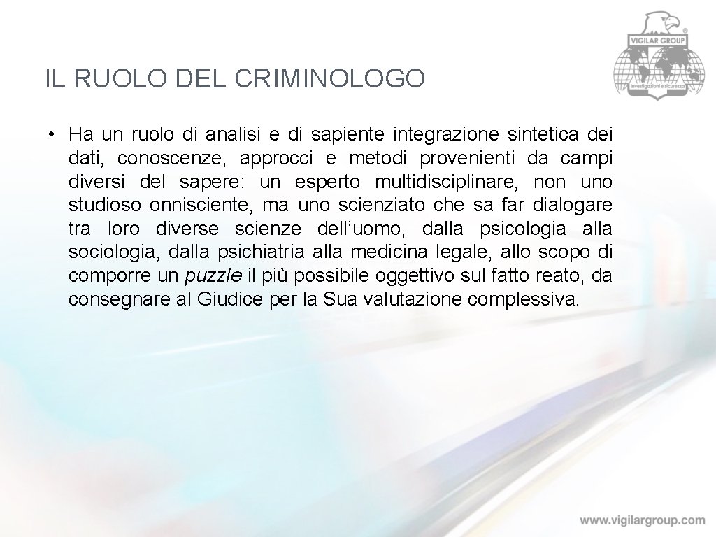 IL RUOLO DEL CRIMINOLOGO • Ha un ruolo di analisi e di sapiente integrazione