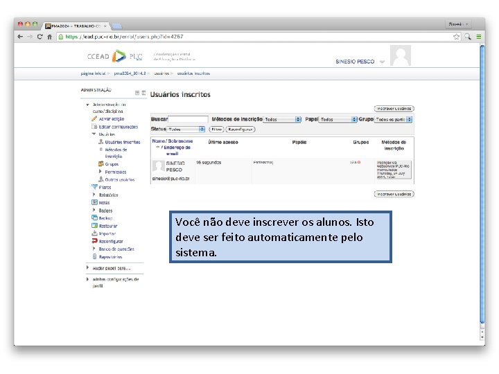 Você não deve inscrever os alunos. Isto deve ser feito automaticamente pelo sistema. 