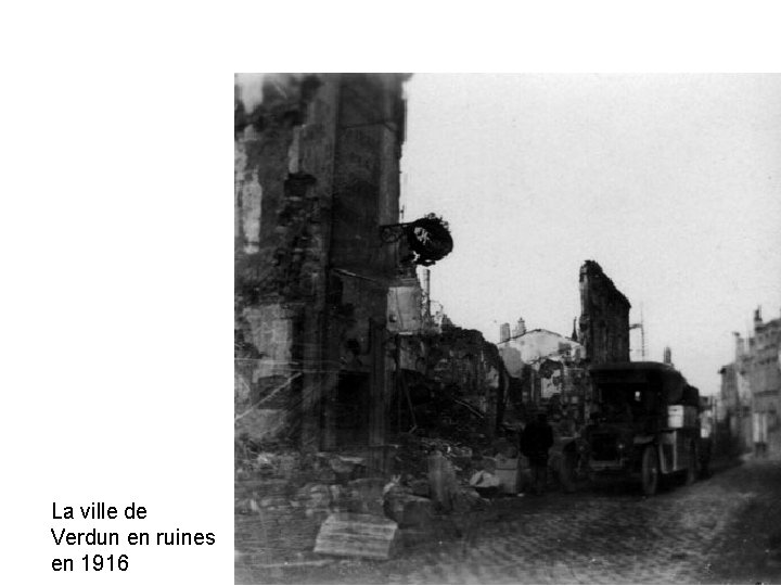 La ville de Verdun en ruines en 1916 