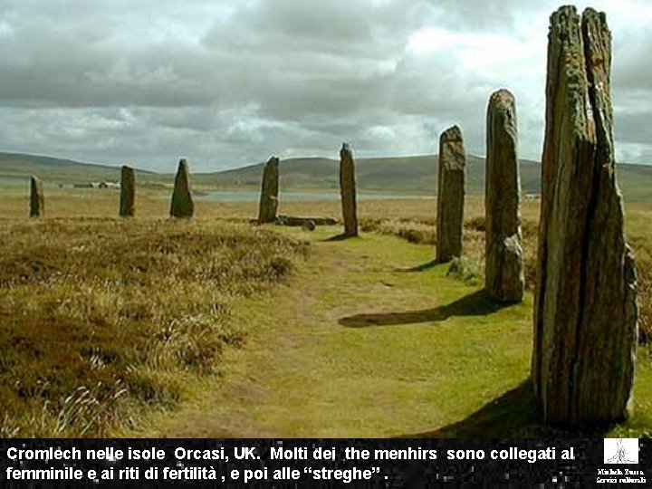 Cromlech nelle isole Orcasi, UK. Molti dei the menhirs sono collegati al femminile e