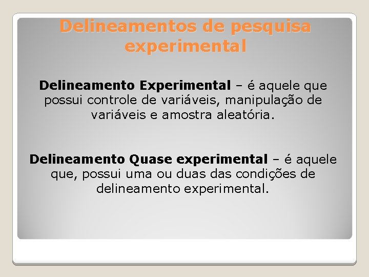 Delineamentos de pesquisa experimental Delineamento Experimental – é aquele que possui controle de variáveis,