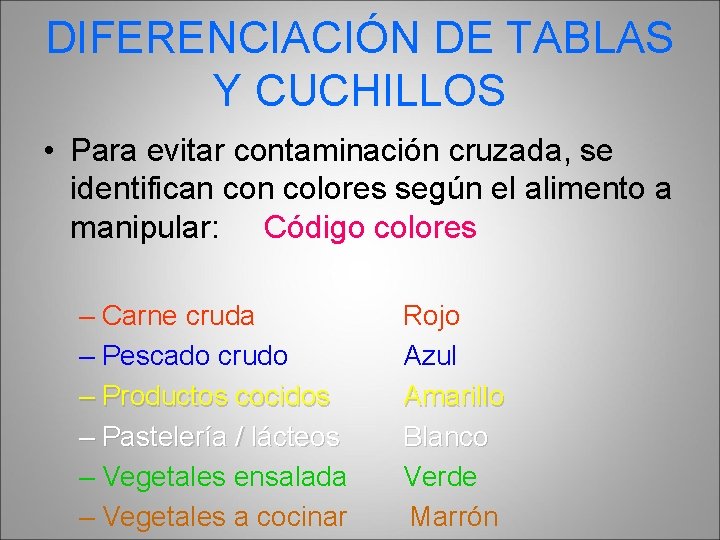 DIFERENCIACIÓN DE TABLAS Y CUCHILLOS • Para evitar contaminación cruzada, se identifican colores según