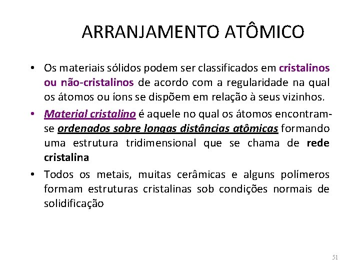 ARRANJAMENTO ATÔMICO • Os materiais sólidos podem ser classificados em cristalinos ou não-cristalinos de