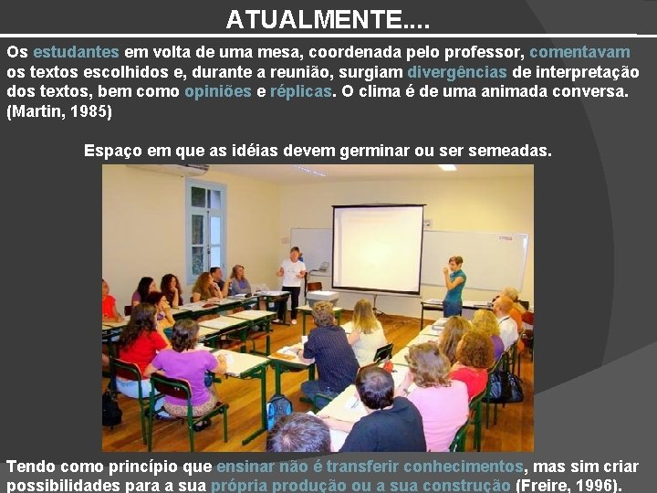 ATUALMENTE. . Os estudantes em volta de uma mesa, coordenada pelo professor, comentavam os