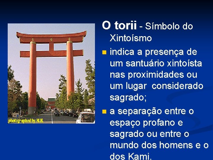O torii - Símbolo do Xintoísmo indica a presença de um santuário xintoísta nas O torii - Símbolo do Xintoísmo indica a presença de um santuário xintoísta nas