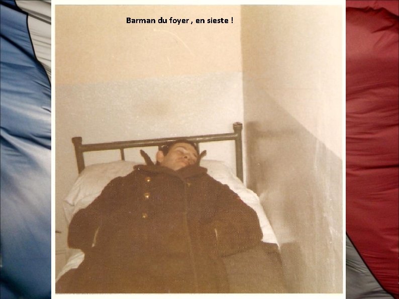 Barman du foyer , en sieste ! 