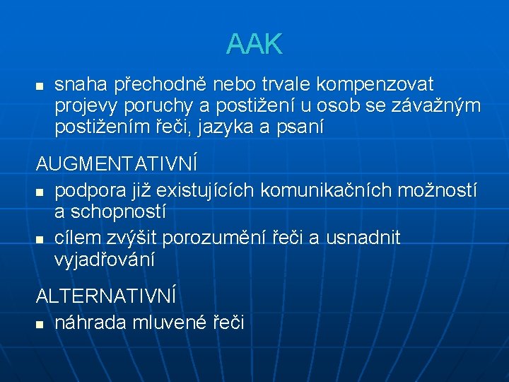 AAK n snaha přechodně nebo trvale kompenzovat projevy poruchy a postižení u osob se