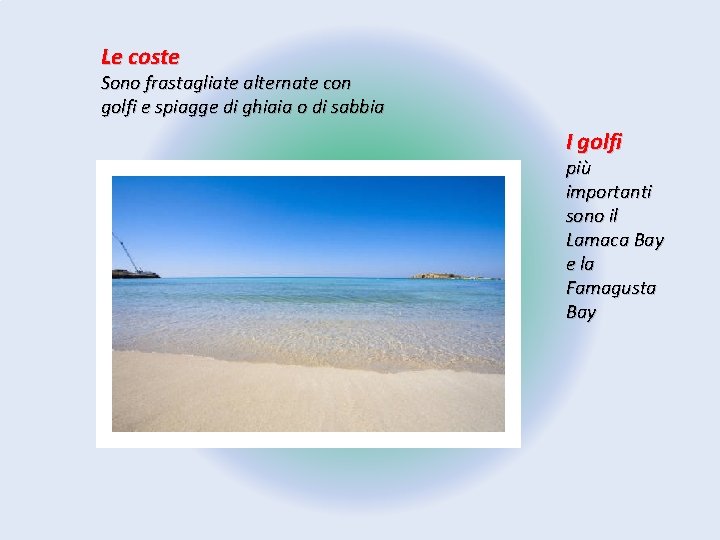 Le coste Sono frastagliate alternate con golfi e spiagge di ghiaia o di sabbia