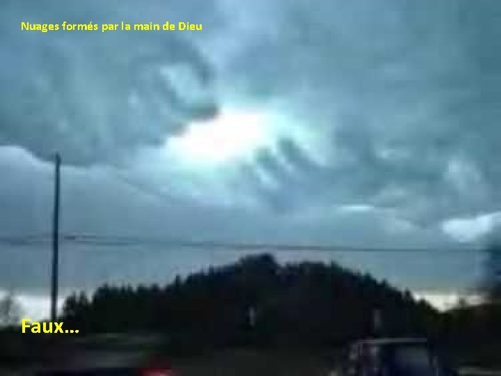 Nuages formés par la main de Dieu Faux… 