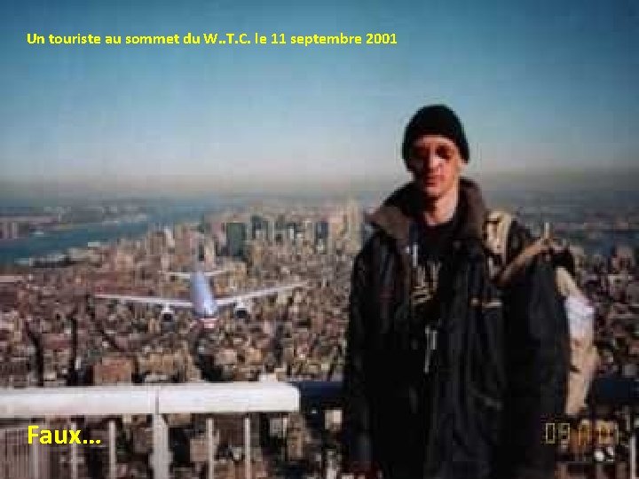 Un touriste au sommet du W. . T. C. le 11 septembre 2001 Faux…