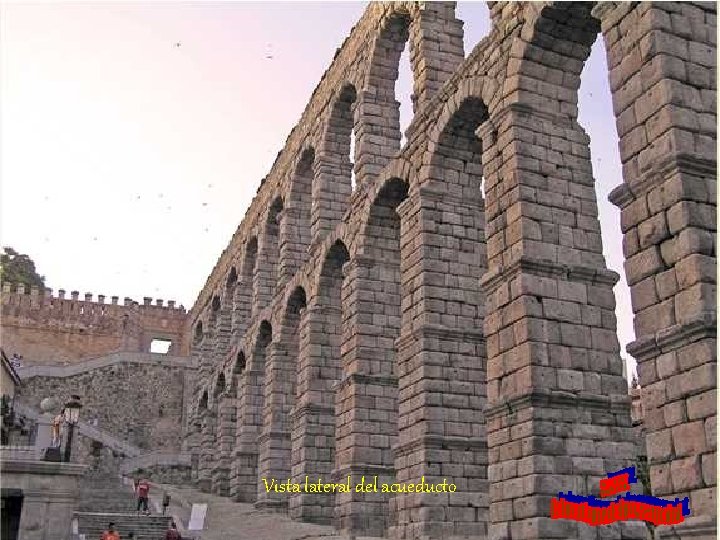 Vista lateral del acueducto 