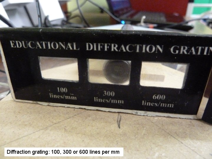 Diffraction grating: 100, 300 or 600 lines per mm 