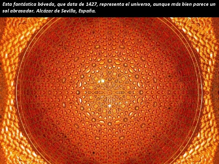 Esta fantástica bóveda, que data de 1427, representa el universo, aunque más bien parece