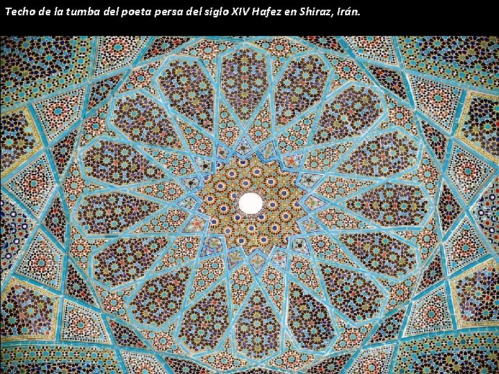 Techo de la tumba del poeta persa del siglo XIV Hafez en Shiraz, Irán.