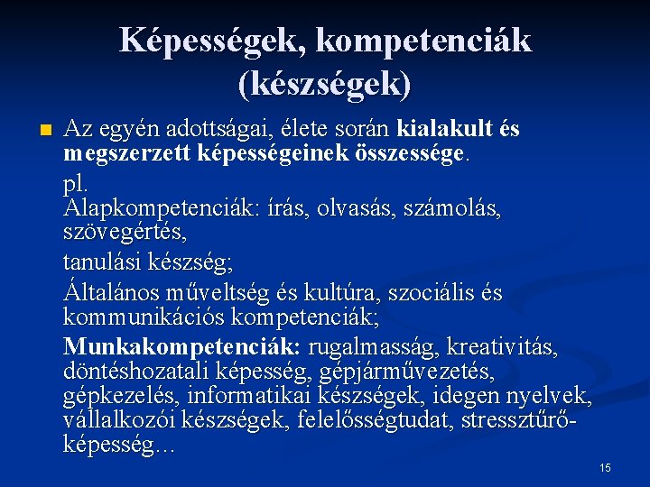 Képességek, kompetenciák (készségek) n Az egyén adottságai, élete során kialakult és megszerzett képességeinek összessége.