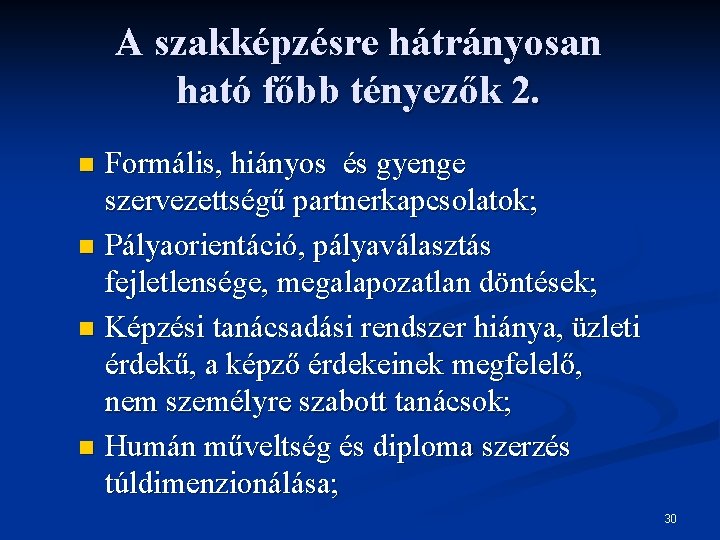 A szakképzésre hátrányosan ható főbb tényezők 2. n n Formális, hiányos és gyenge szervezettségű