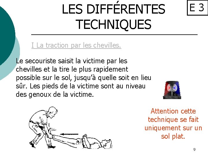 LES DIFFÉRENTES TECHNIQUES E 3 I La traction par les chevilles. Le secouriste saisit