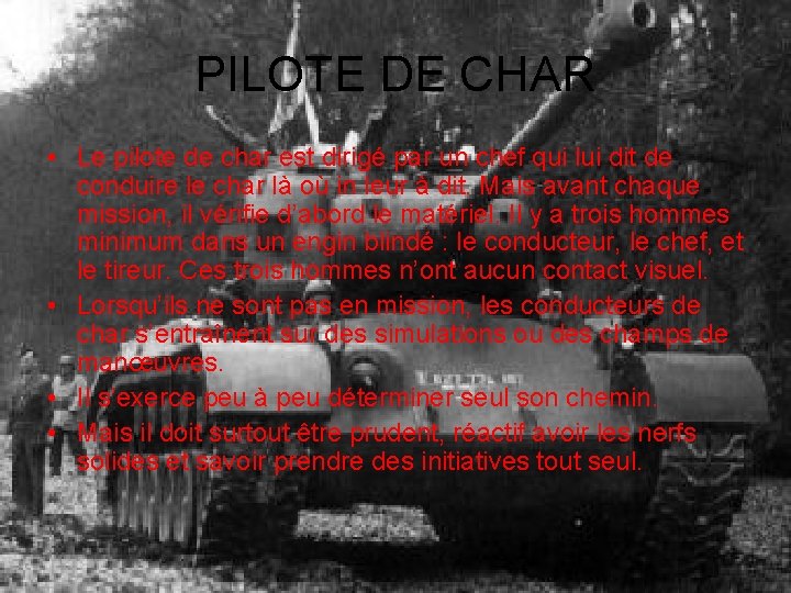 PILOTE DE CHAR • Le pilote de char est dirigé par un chef qui
