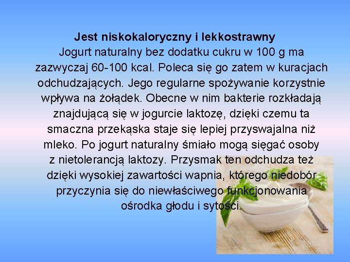 Jest niskokaloryczny i lekkostrawny Jogurt naturalny bez dodatku cukru w 100 g ma zazwyczaj