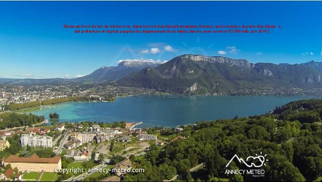 Située au bord du lac de même nom, dans le nord des Alpes françaises,