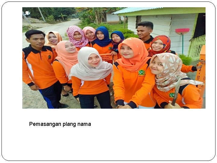 Pemasangan plang nama 