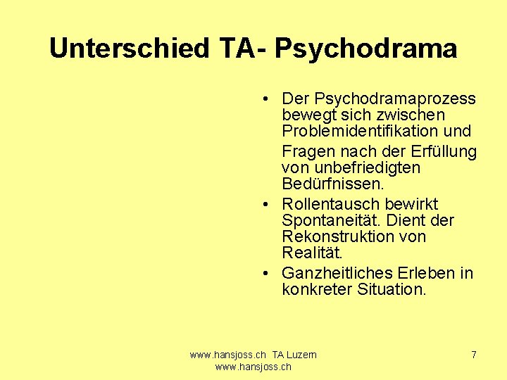 Unterschied TA- Psychodrama • Der Psychodramaprozess bewegt sich zwischen Problemidentifikation und Fragen nach der