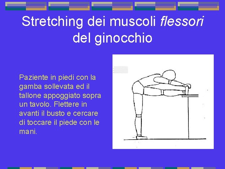 Stretching dei muscoli flessori del ginocchio Paziente in piedi con la gamba sollevata ed