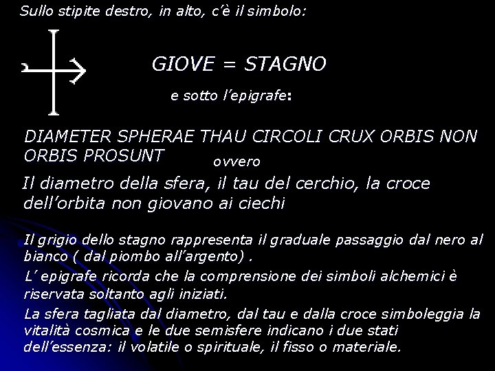 Sullo stipite destro, in alto, c’è il simbolo: GIOVE = STAGNO e sotto l’epigrafe: