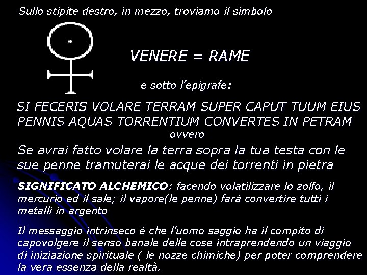 Sullo stipite destro, in mezzo, troviamo il simbolo VENERE = RAME e sotto l’epigrafe: