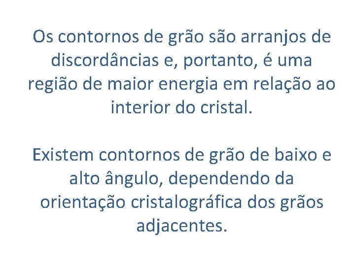 Os contornos de grão são arranjos de discordâncias e, portanto, é uma região de